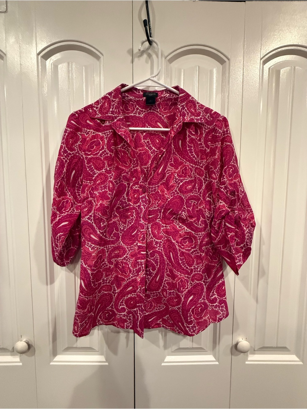 Ann Taylor Fuchsia Paisley Button-Down Shirt Size 2